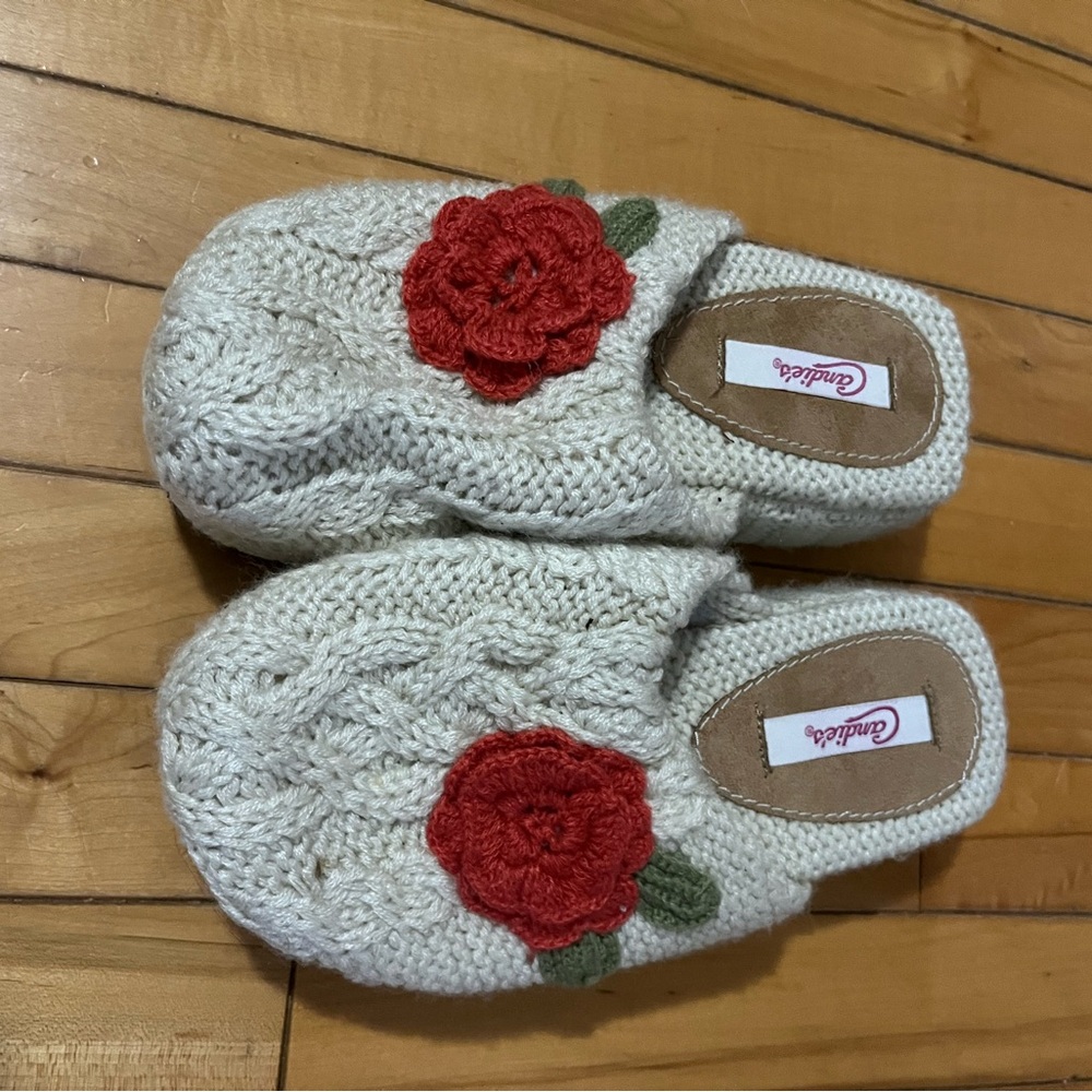 Knit with flower detail
